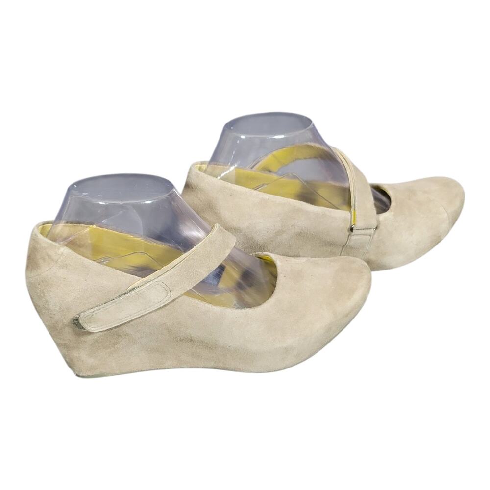 Tsubo Green Suede Wedge Heel Mary Jane  Shoes Closed Toe Women's‎ Size 8 US - Picture 2 of 13